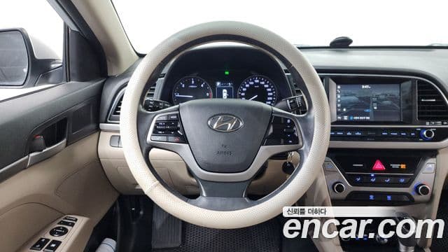 Hyundai Avante AD 1.6 e-VGT Smart, 2016 13