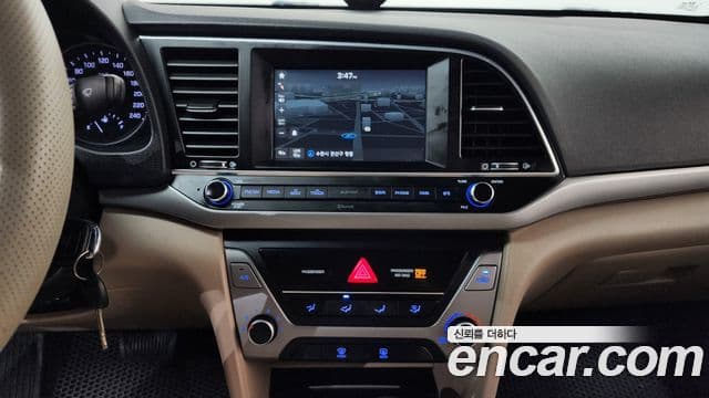 Hyundai Avante AD 1.6 e-VGT Smart, 2016 16