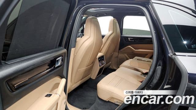 Porsche Cayenne (PO536), 2021 11