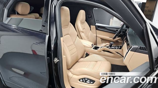 Porsche Cayenne (PO536), 2021 12