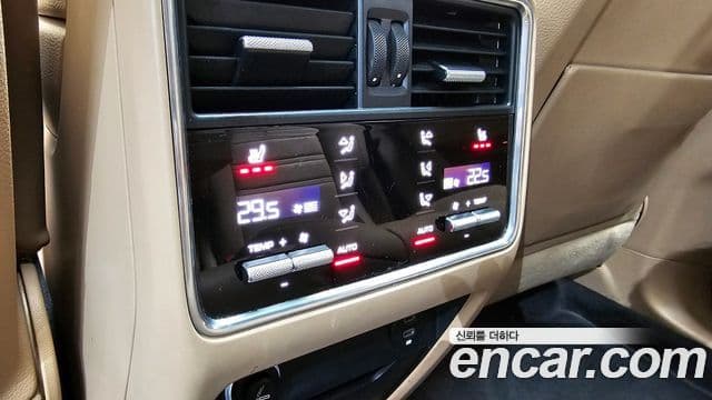 Porsche Cayenne (PO536), 2021 17