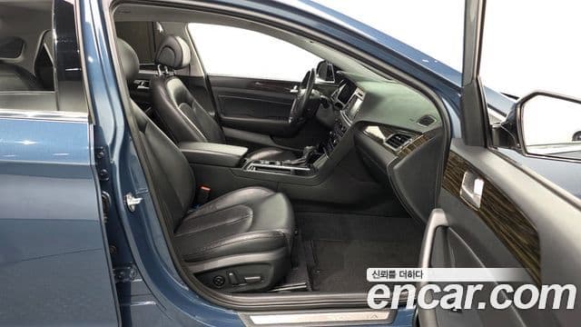 Hyundai LF Sonata Special, 2016 10