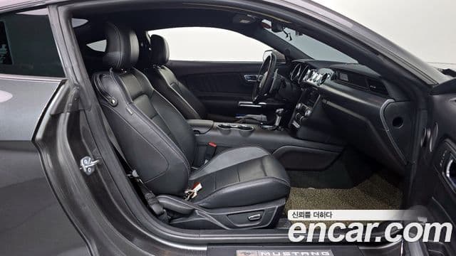 Ford Mustang купе, 2017 11