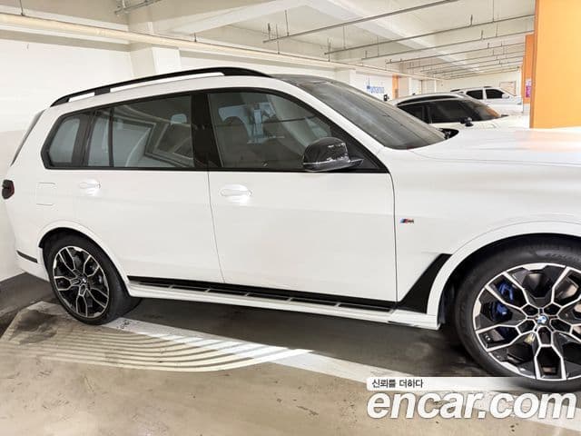 BMW X7 (G07) xDrive 40i M Sport 6인승, 2025 4