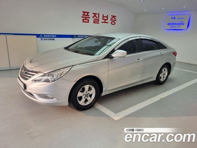 Hyundai YF Sonata LPI Deluxe, 2012 3
