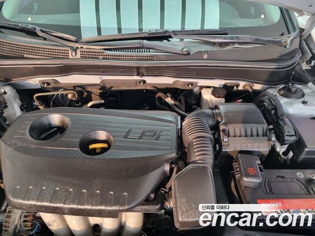 Hyundai YF Sonata LPI Deluxe, 2012 6