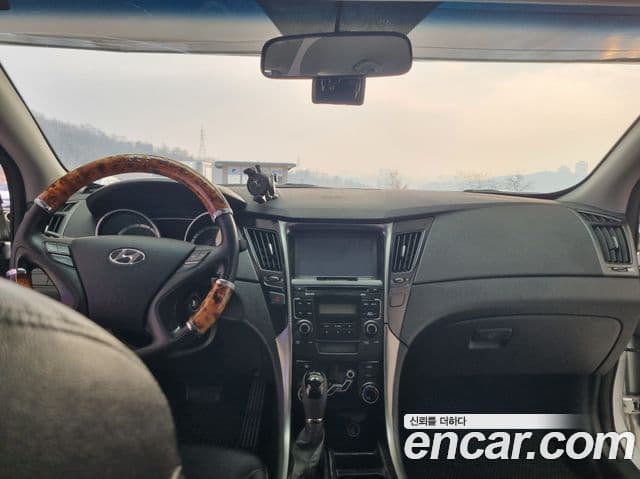 Hyundai YF Sonata LPI Deluxe, 2012 7