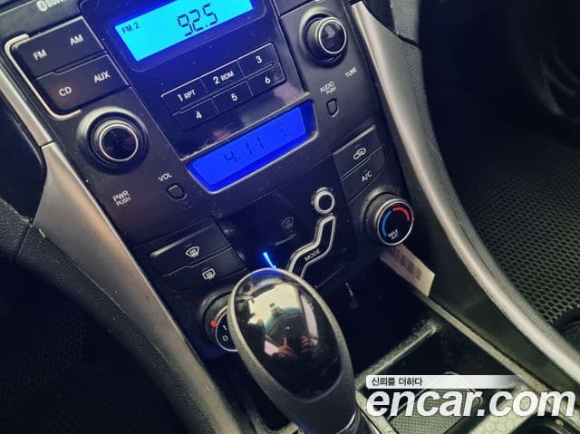 Hyundai YF Sonata LPI Deluxe, 2012 9