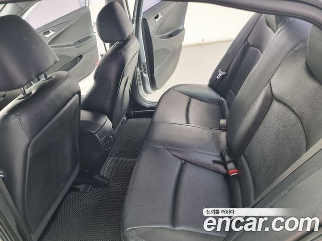 Hyundai YF Sonata LPI Deluxe, 2012 11