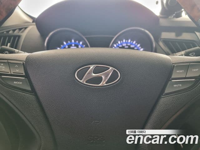 Hyundai YF Sonata LPI Deluxe, 2012 12