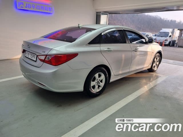 Hyundai YF Sonata LPI Deluxe, 2012 18