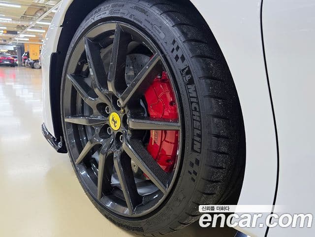 Ferrari SF90 스트라달레, 2022 15