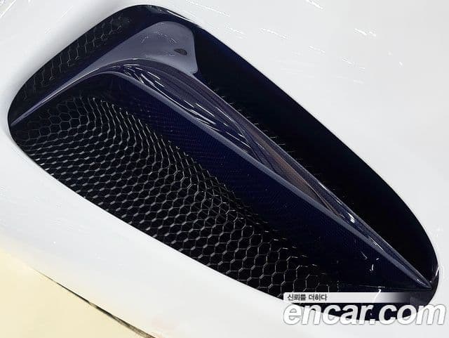 Ferrari SF90 스트라달레, 2022 18