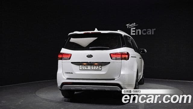 Kia All New Carnival Luxury, 2017 4