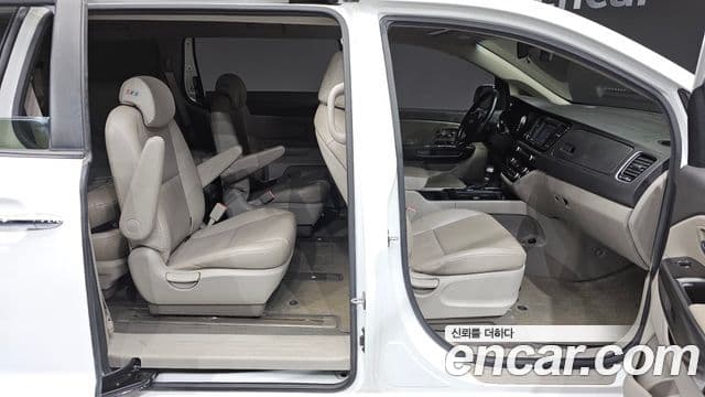 Kia All New Carnival Luxury, 2017 11