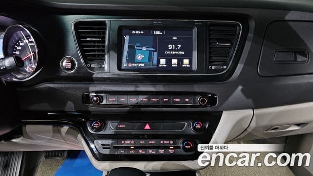 Kia All New Carnival Luxury, 2017 16