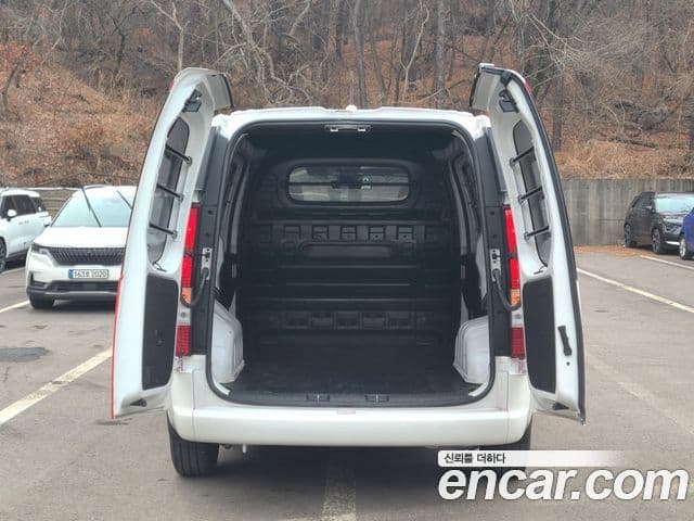 Hyundai Staria Modern, 2024 1