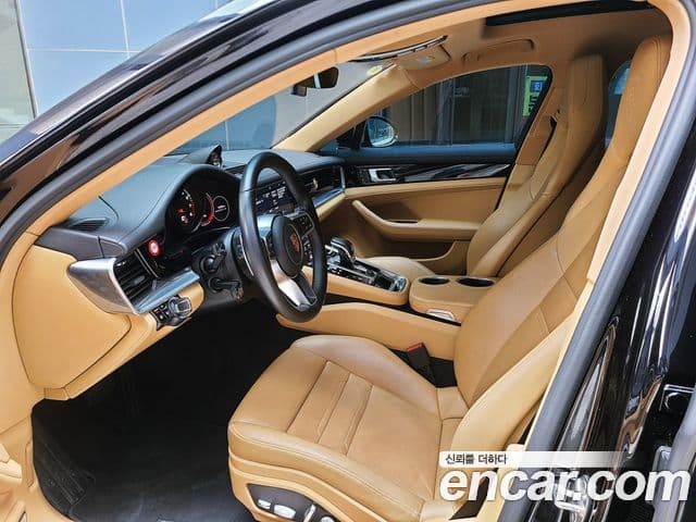 Porsche Panamera (971), 2018 4