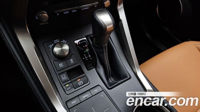 Lexus NX300h Supreme, 2020 9