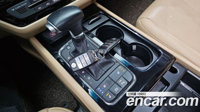 Kia All New Carnival VIP, 2017 9