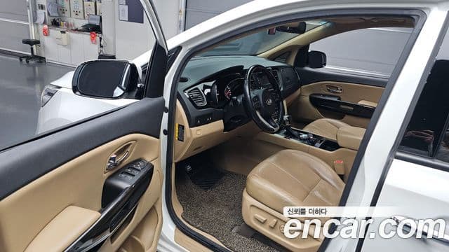 Kia All New Carnival VIP, 2017 10