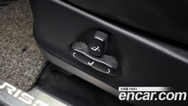 KG모빌리티(SsangYong) Korando 투리스모 4WD TX 9인승, 2018 16