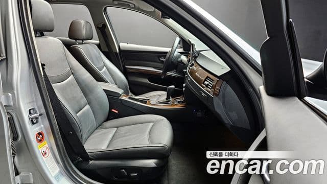 BMW 3시리즈 (E90) 320i седан, 2009 10