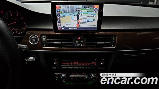 BMW 3시리즈 (E90) 320i седан, 2009 14