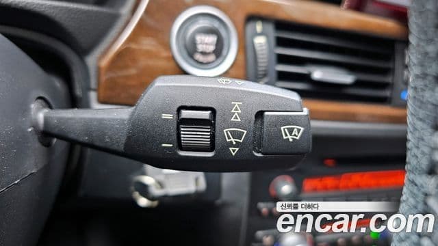 BMW 3시리즈 (E90) 320i седан, 2009 16