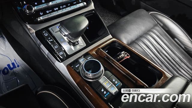 Genesis EQ900 Prestige, 2018 9