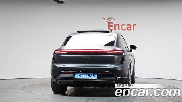 Porsche Macan EV турбо, 2025 4