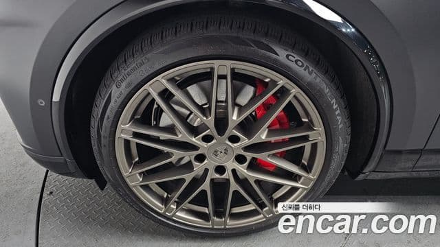 Porsche Macan EV турбо, 2025 все фото