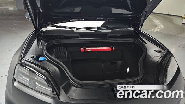 Porsche Macan EV турбо, 2025 6