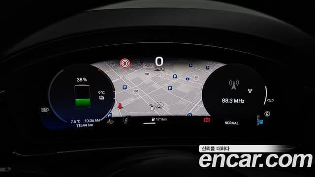 Porsche Macan EV турбо, 2025 8