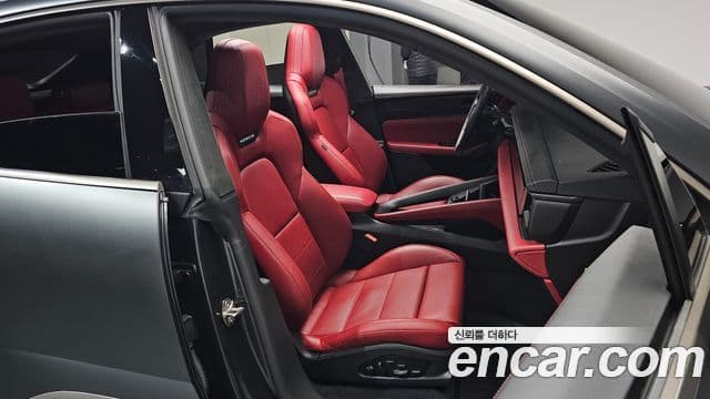 Porsche Macan EV турбо, 2025 10