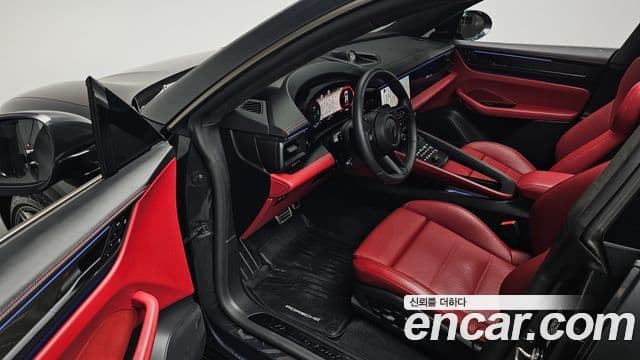 Porsche Macan EV турбо, 2025 11