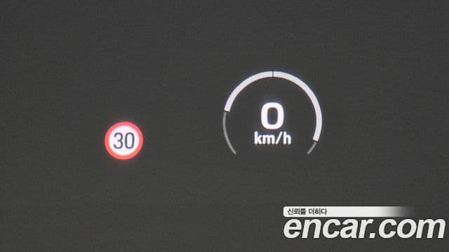 Porsche Macan EV турбо, 2025 17