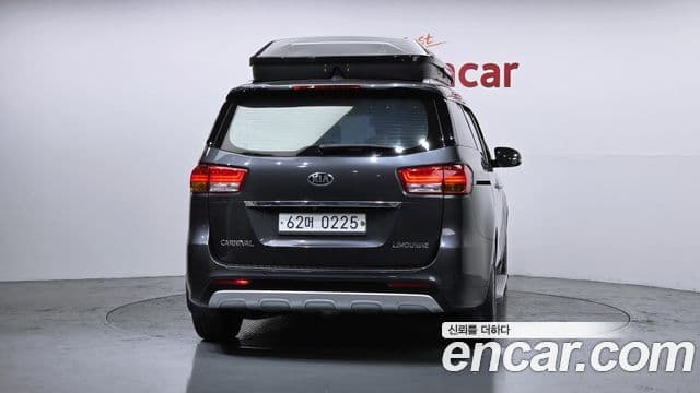 Kia All New Carnival VIP, 2016 4
