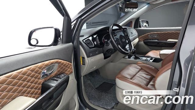 Kia All New Carnival VIP, 2016 6