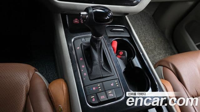 Kia All New Carnival VIP, 2016 9