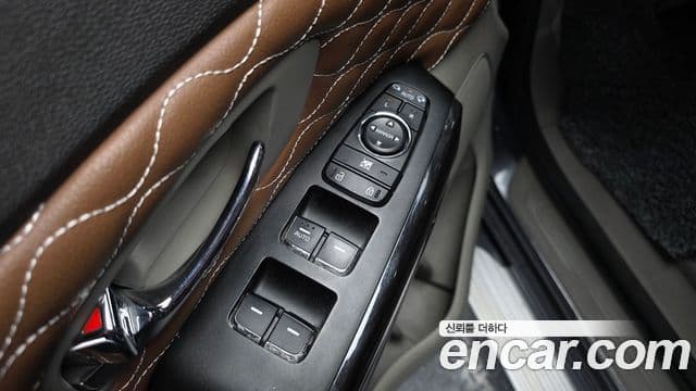 Kia All New Carnival VIP, 2016 10