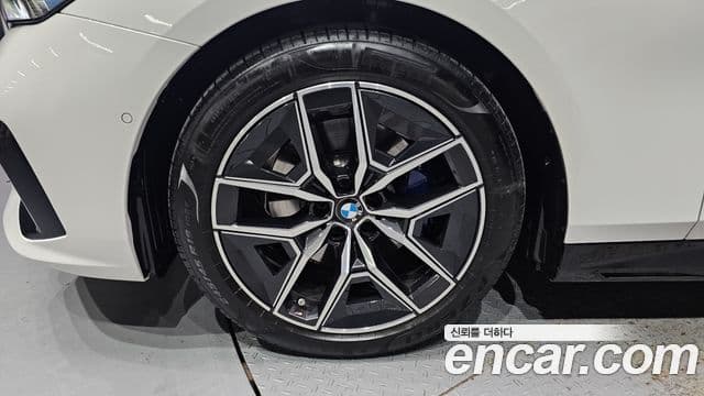BMW 5시리즈 (G60) 520i M Sport, 2025 все фото