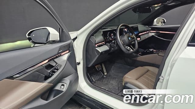 BMW 5시리즈 (G60) 520i M Sport, 2025 10