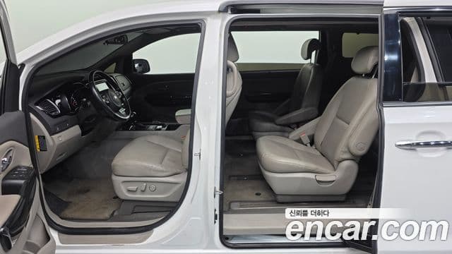 Kia All New Carnival Prestige, 2016 17