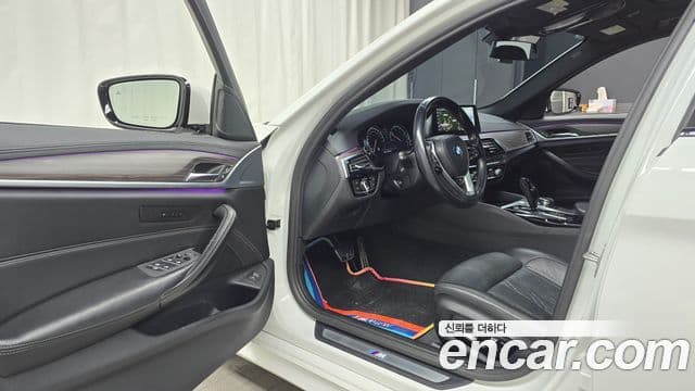 BMW 5시리즈 (G30) 520d M Sport Plus, 2017 10