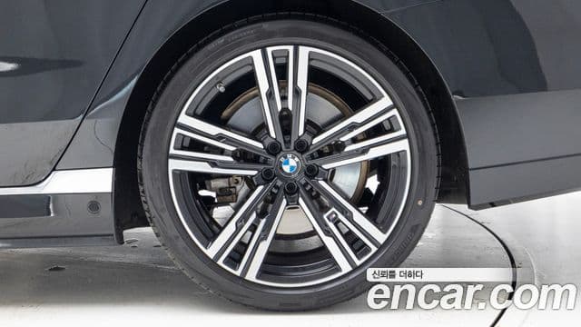 BMW 7시리즈 (G70) 750e xDrive M Sport, 2024 все фото