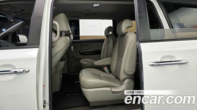 Kia All New Carnival Prestige, 2016 12