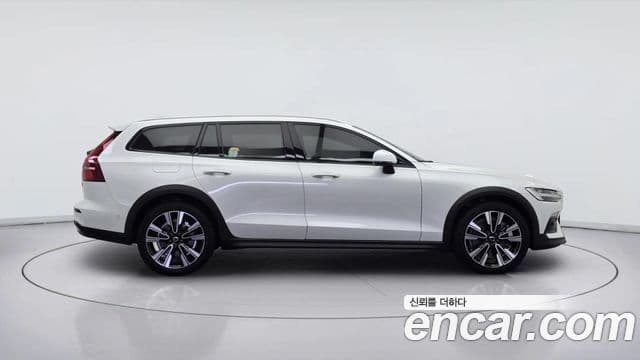 Volvo V60 Cross Country 2세대 B5 Ultra AWD, 2025 3