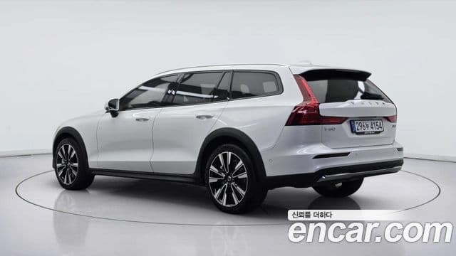 Volvo V60 Cross Country 2세대 B5 Ultra AWD, 2025 4