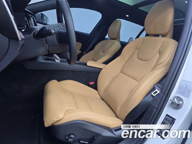 Volvo V60 Cross Country 2세대 B5 Ultra AWD, 2025 10